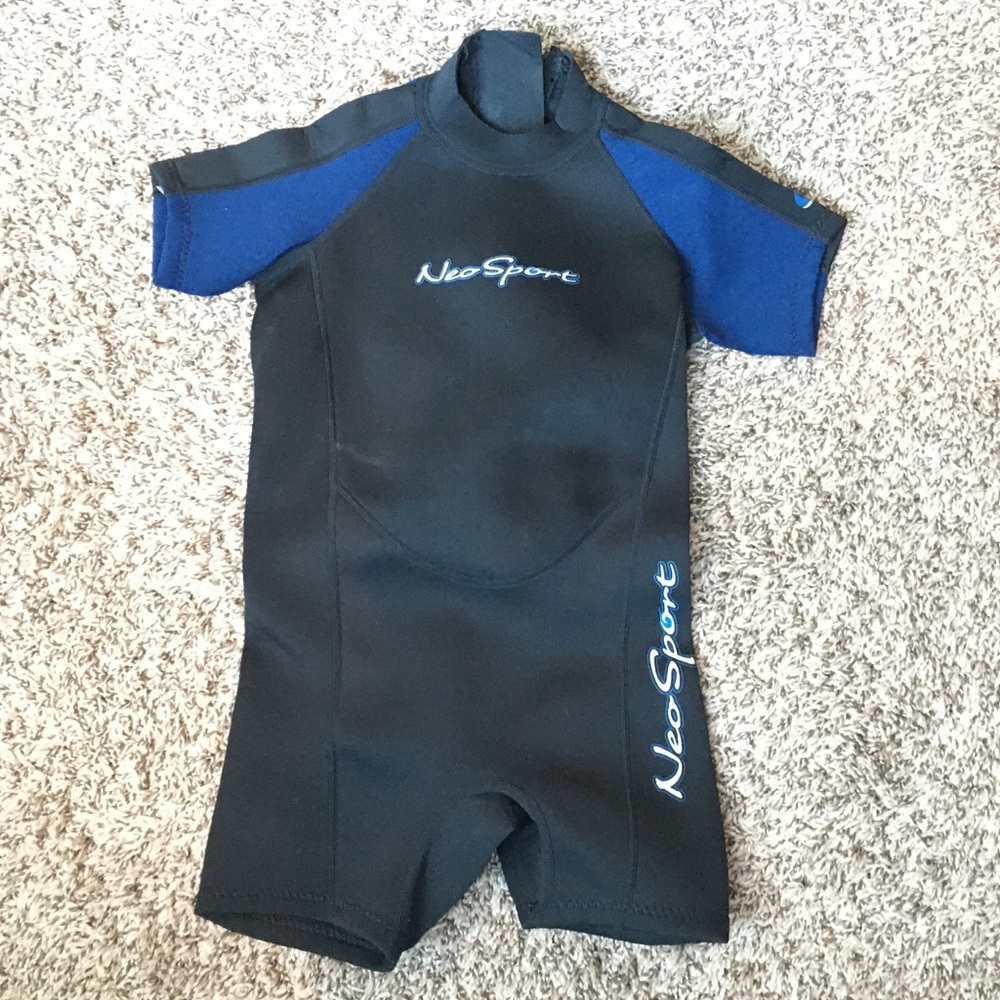 EUC- Neosport Wetsuit - Kid size 6
